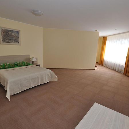 Motel Paradise Vilnius Bagian luar foto